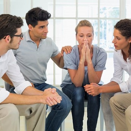 therapie-groupe-session-assis-cercle_13339-2944674