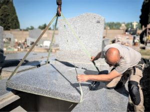 Marbrerie funéraire à B2ziers : construire un monument, rénovation et nettoyage.