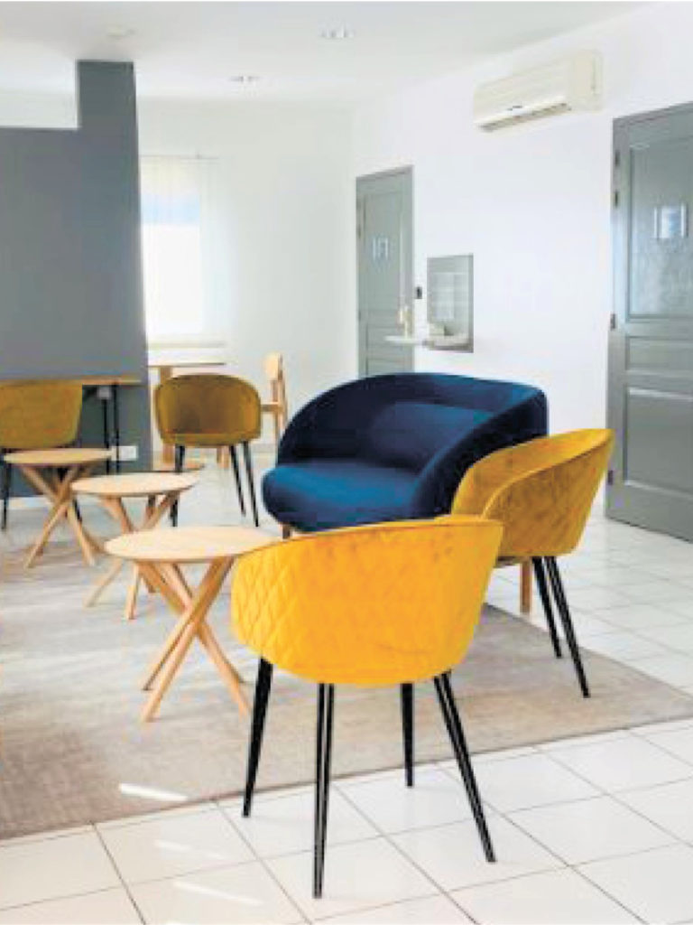 Maison funéraire à Lodève (34700). Une chambre funéraire et un funérarium contemporains.