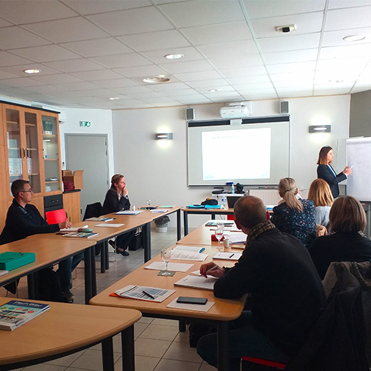 Des formations pour aider tous les acteurs en contact avec la fin de vie, la mort, les publics en deuil et ceux qui les accompagnent.