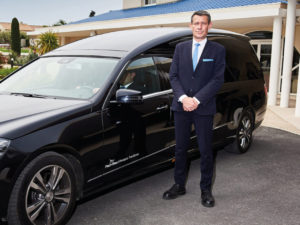 Contact funeral services in Hérault and Aude to organize a body or urn repatriation to the UK or any English-speaking country for funerals